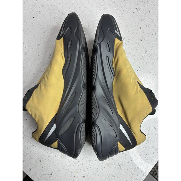 Adidas Yeezy Boost 700 MNVN Honey Flux Mens Size 10.5 GZ0717 Preowned Og Rare main image 7